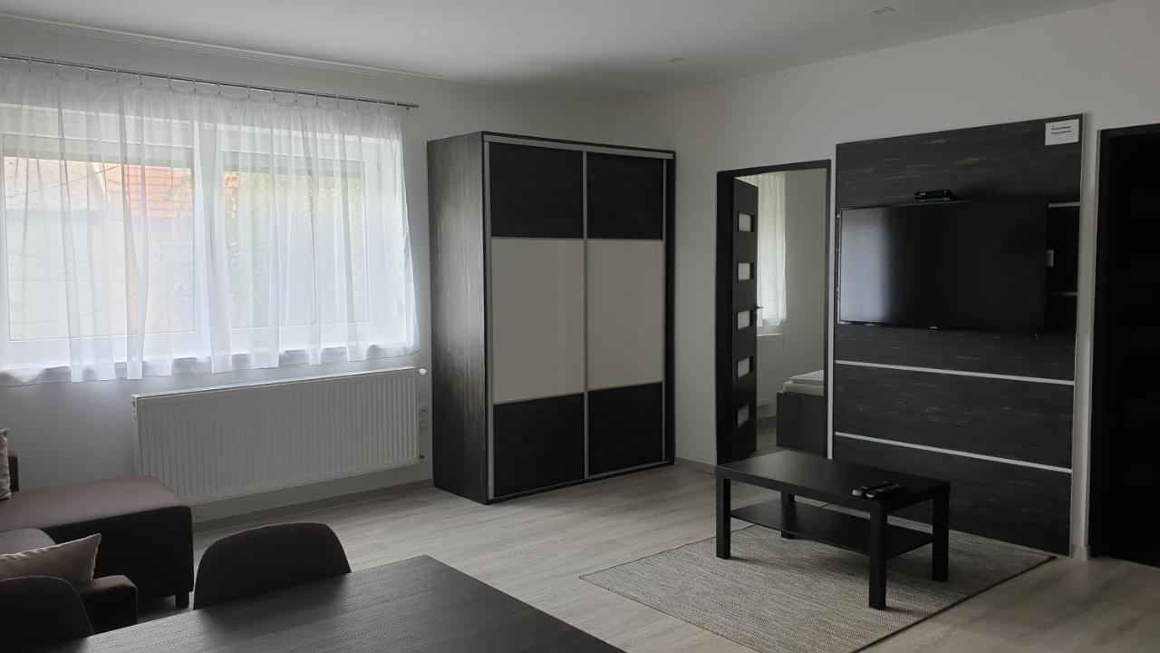 Appartement Bfg Apartman à Eger Extérieur photo